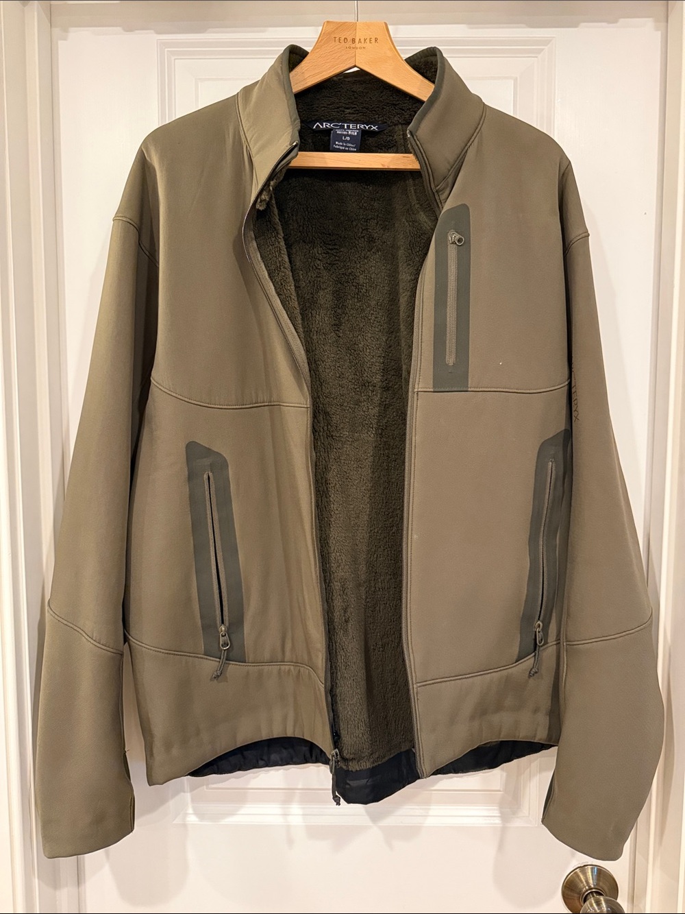 Arc'teryx Men's Olive Green Softshell Jacket with Fleece Lining